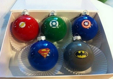 Cómo hacer esferas navideñas de súper héroes